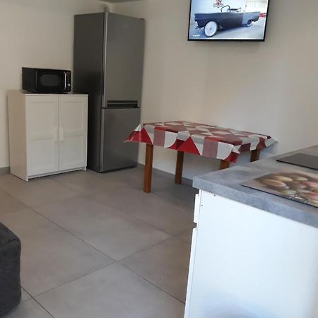 T2 Courte Duree Apartamento Jonage Exterior foto