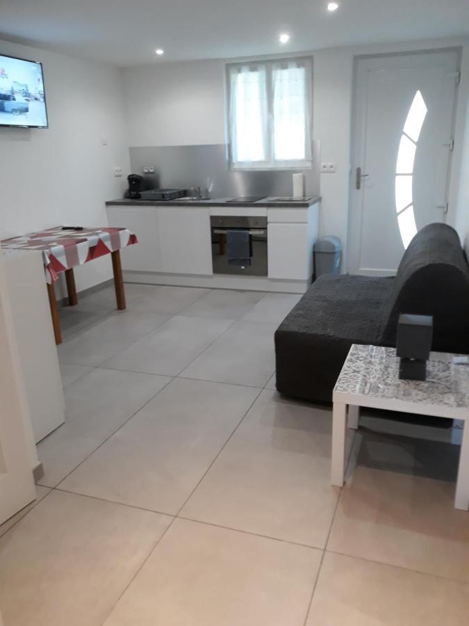 T2 Courte Duree Apartamento Jonage Exterior foto