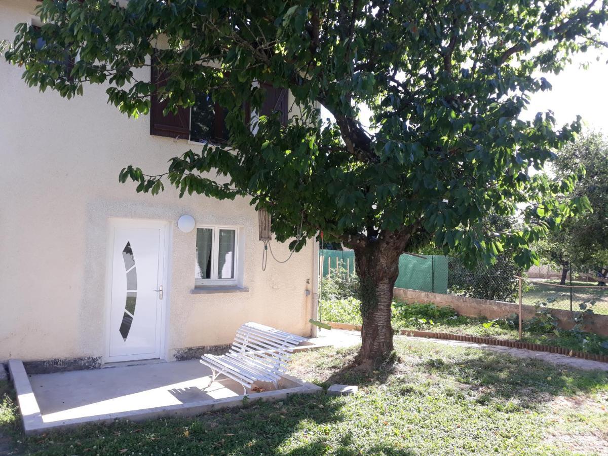 T2 Courte Duree Apartamento Jonage Exterior foto
